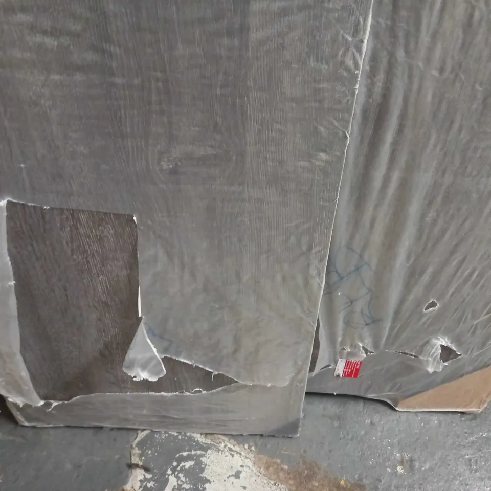LOT OF APPROX 2 GREY WOOD EFFECT WORK TOPS/DOORS