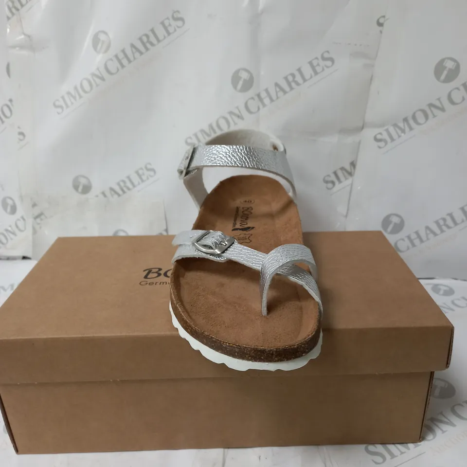 BOXED BONOVA SANDALS IN SILVER AND WHITE COLOUR SIZE 7