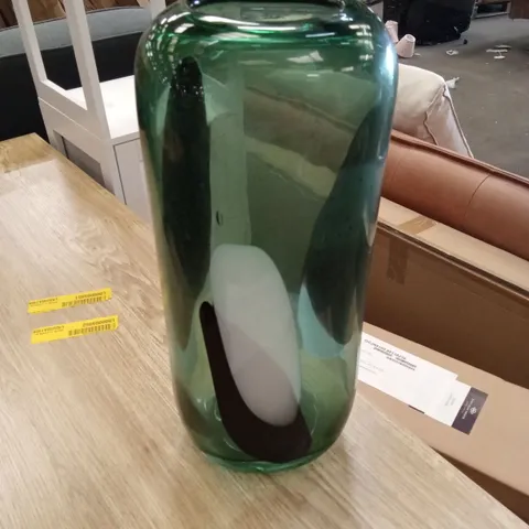 BOXED HANIA VASE