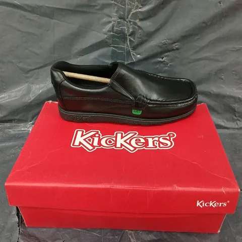 BOXED PAIR OF KICKERS FRAGMA SLIP LEATHER BLACK SIZE 37 
