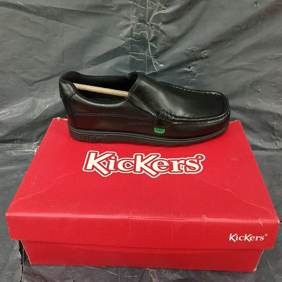 BOXED PAIR OF KICKERS FRAGMA SLIP LEATHER BLACK SIZE 37 