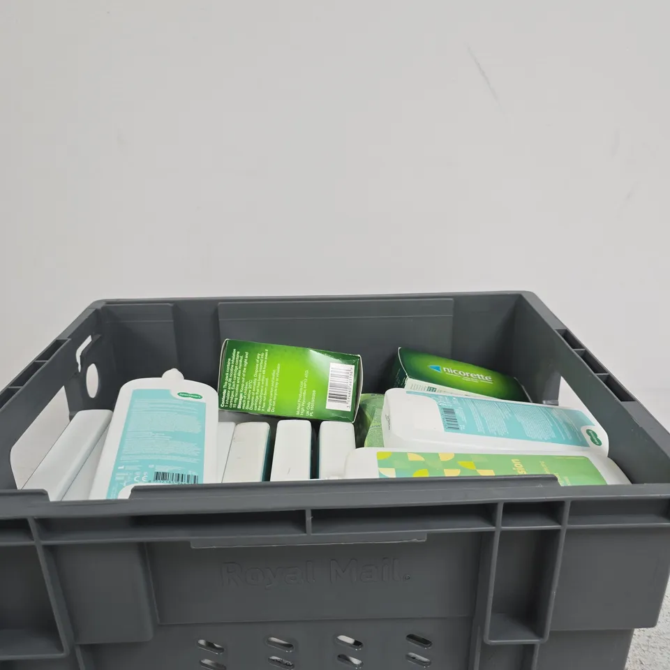 TOTE OF APPROXIMATELY 10 ASSORTED ITEMS INCLUDING CONTACT LENSES CASES, NICORETTE GUM AND BIO TRUE MULTI-PURPOSE SOLUTION 2 PACK