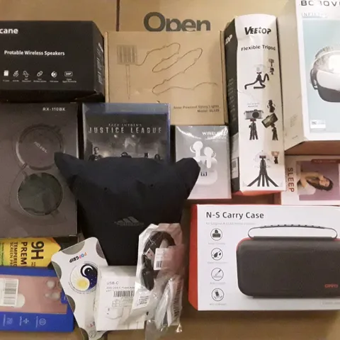 LARGE QUANTITY OF ASSORTED ITEMS TO INCLUDE PORTABLE WIRELESS SPEAKER, NINTENDO SWITCH CARRY CASE AND DESKTOP FLEXIBLE TRIPOD ECT