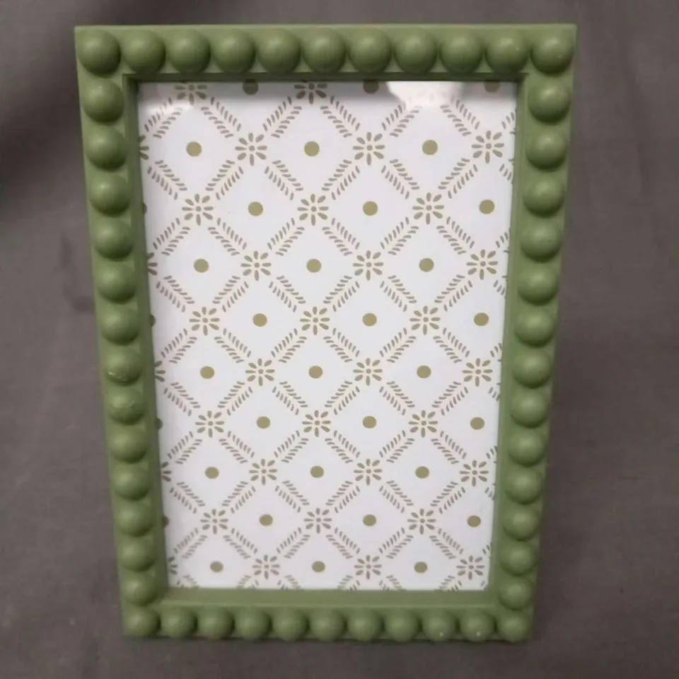 THREE BEADED FRAMES 6 X 4" GREEN