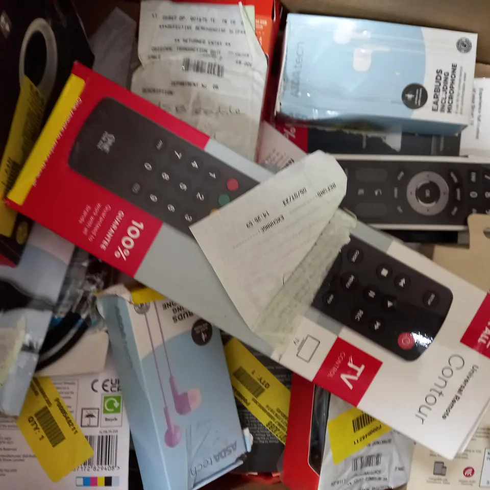 APPROXIMATELY 20 ASSORTED ITEMS TO INCLUDE CD BOOMBOX, WIRELESS HEADPHONES, HDTV INDOOR AERIAL ETC. 
