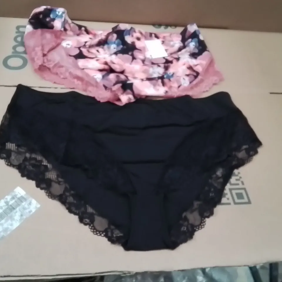 BOXED BRAND NEW APPROXIMATELY 8 SIMPLY BE 2PK ADRIANNE BRIEFS FLORAL/BLACK SIZE 26
