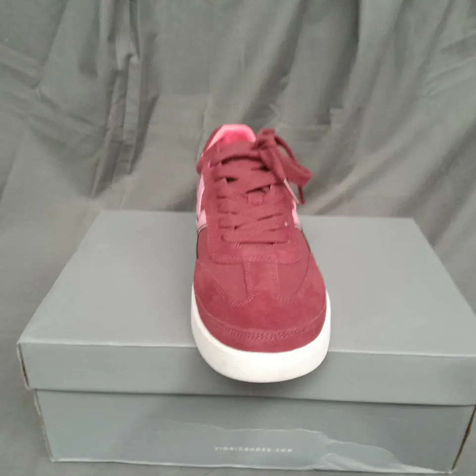 BOXED PAIR OF VIONIC ESSENCE MYLIE TRAINERS IN BURGUNDY SIZE 7 