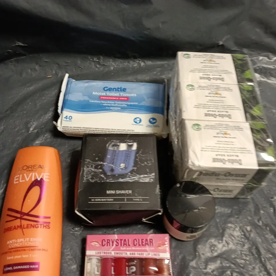 APPROXIMATELY 15 ASSORTED HEALTH & BEAUTY PRODUCTS TO INCLUDE BLACK SOAP, MOIST TOILET TISSUE, MINI SHAVER ETC 
