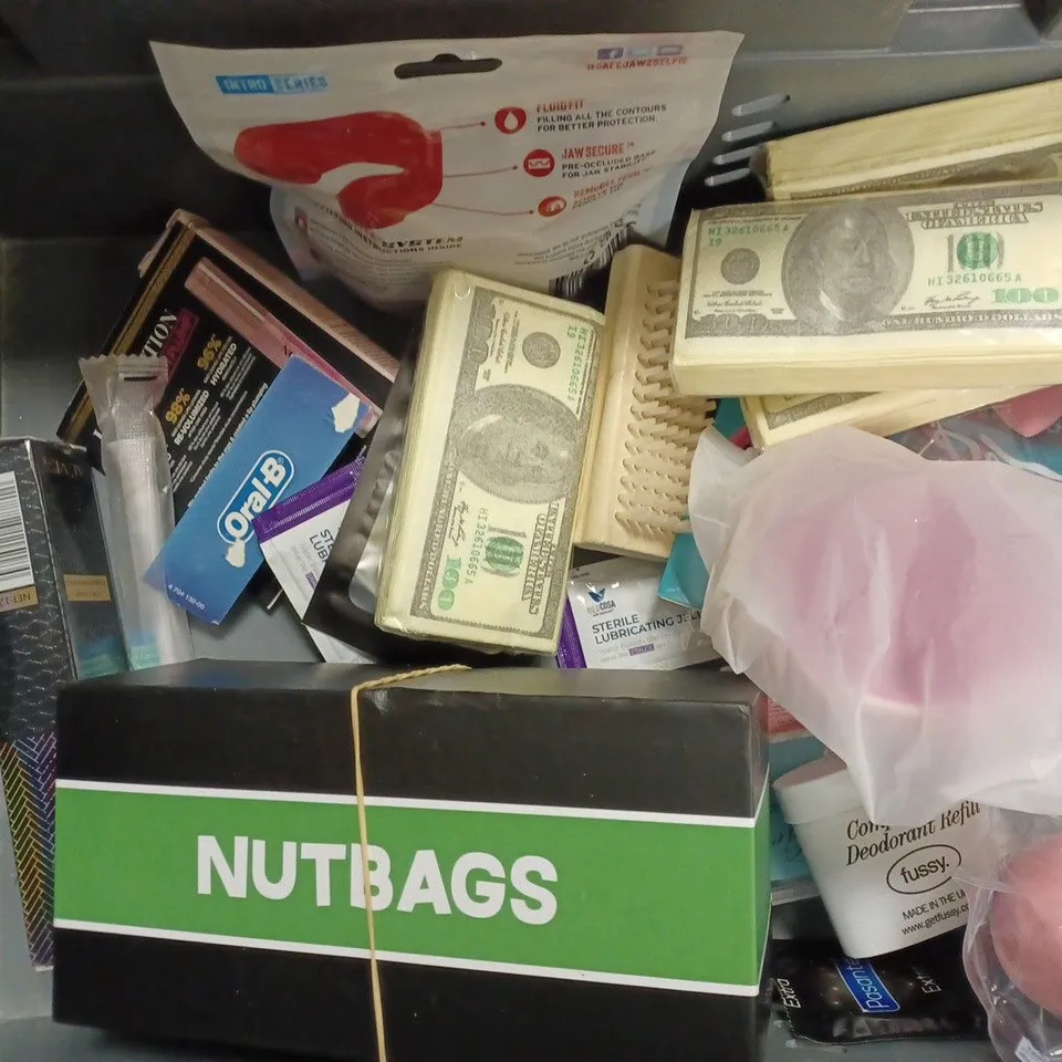 APPROXIMATELY 20 ASSORTED HEALTH AND BEAUTY PRODUCTS TO INCLUDE NUTBAG GROOMER, TEETH WHITENING STRIPS, TOO FACED LIP PLUMPER, ALIVER 2-IN-1 FOUNDATION & BRUSH ETC.