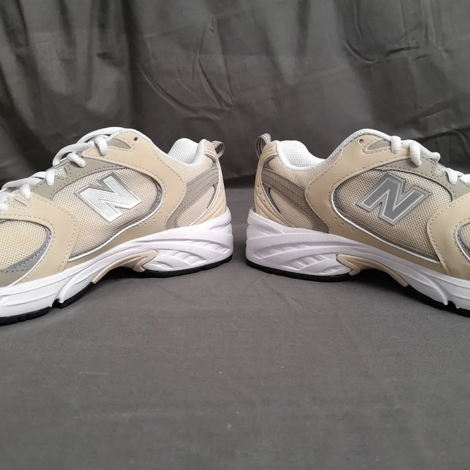 BOXED PAIR OF NE WBALANCE TRAINERS SIZE UK 5