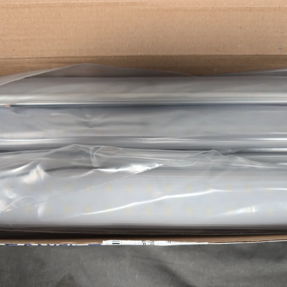 APPROXIMATELY 10 VENTA 24V LED LIGHTING UNITS (IL2536D)