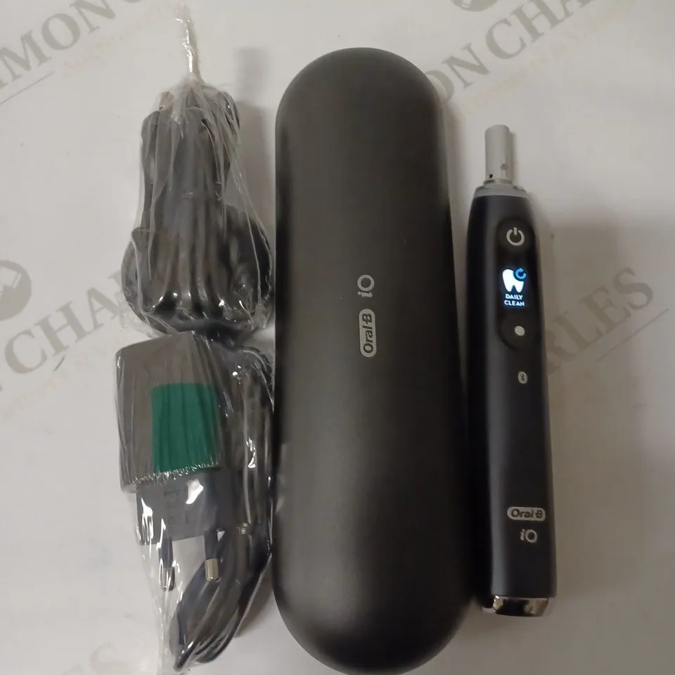 ORAL B IO9 SERIES TOOTHBRUSH