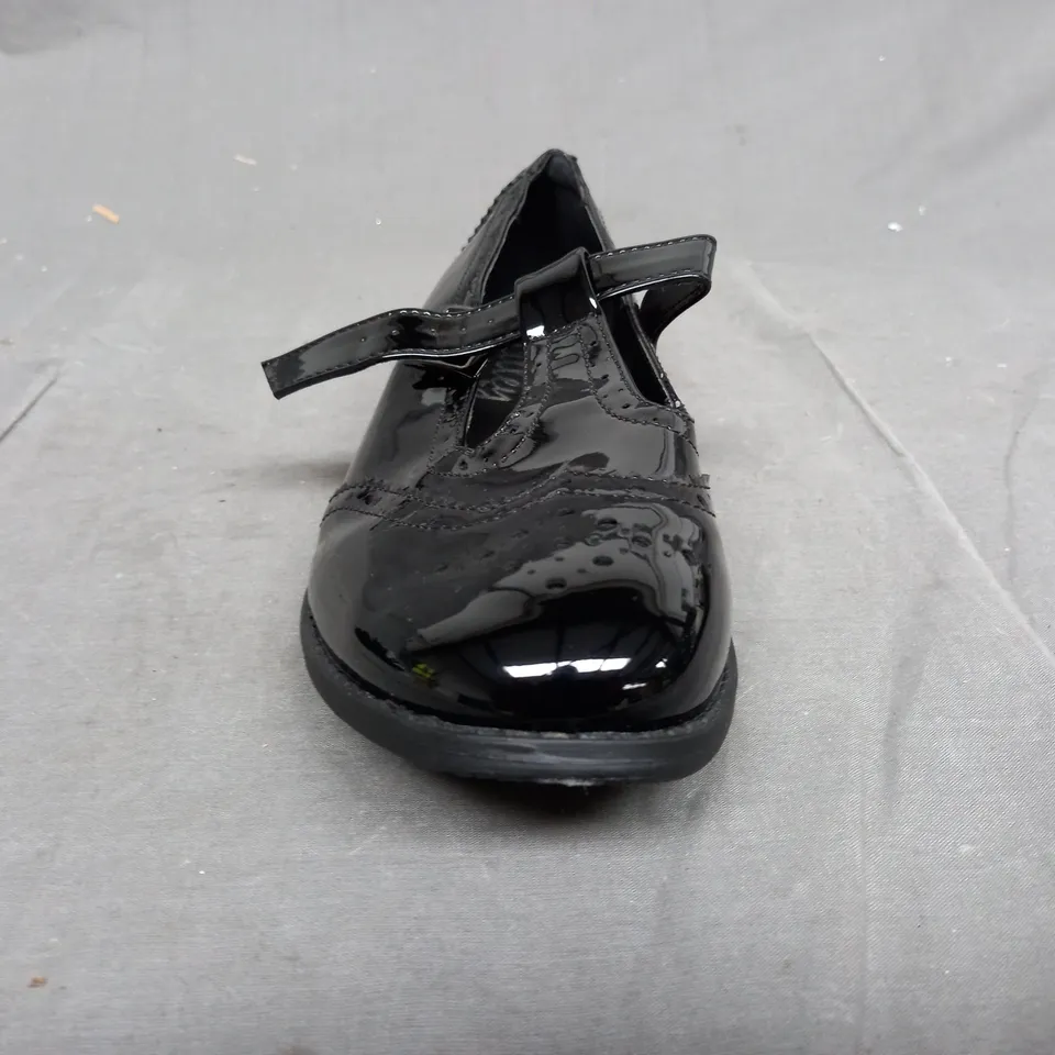 BOX OF APPROXIMATELY 10 LILLEY SHOES IN BLACK - VARIOUS SIZES