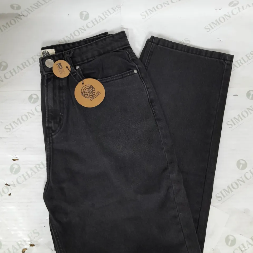 JUST ORGANIG STRAIGHT LEG JEANS IN BLACK WASH SIZE 14