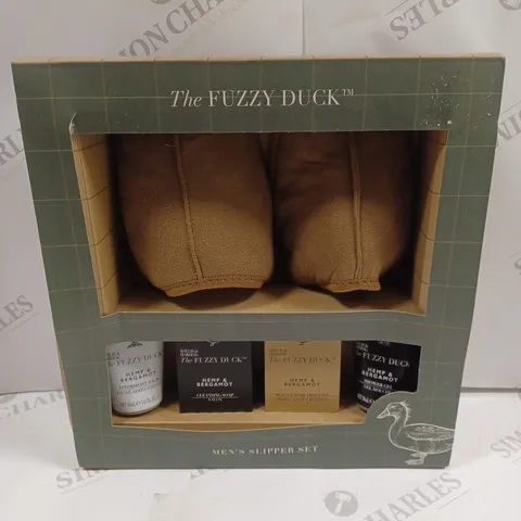 BOXED THE FUZZY DUCK MENS SLIPPER SET 