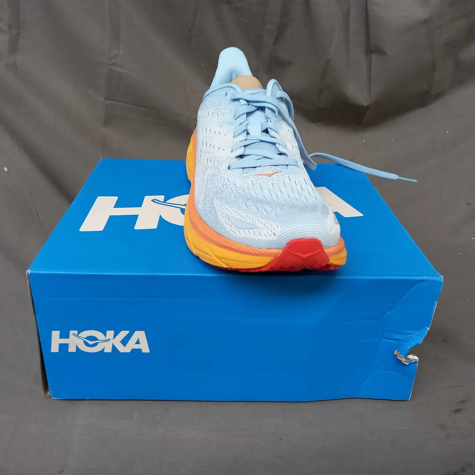 BOXED PAIR OF HOKA CLIFTON 8 SHOES IN LIGHT BLUE/ORANGE UK SIZE 7.5