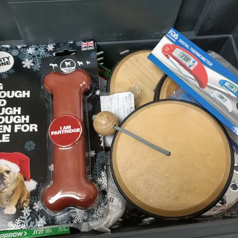 APPROXIMATELY 12 ASSORTED HOUSEHOLD ITEMS TO INCLUDE DIGITAL THERMOMETER, TASTY BONE DOG TOY, STAPLES, ETC
