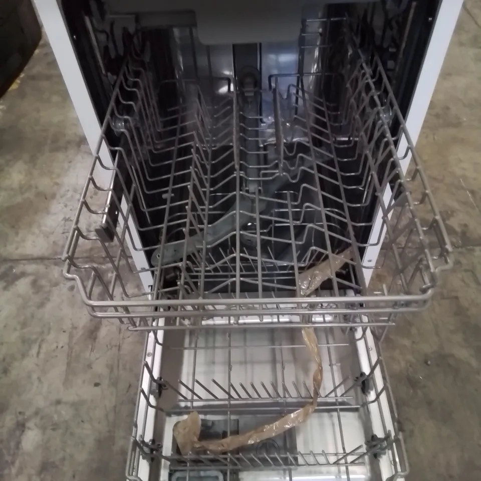 HISENSE SLIMLINE FREESTANDING 10 PLACES DISHWASHER IN WHITE -COLLECTION ONLY-