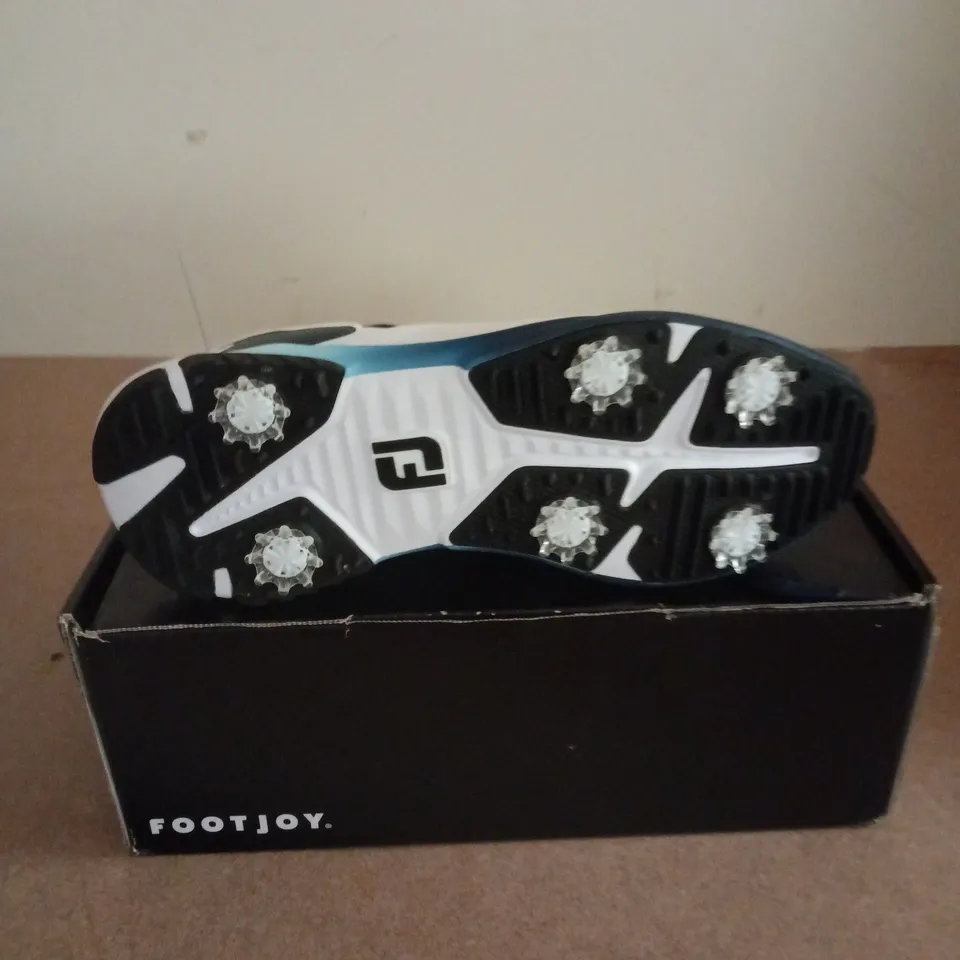 BOXED PAIR OF FOOTJOY TOUR RIVAL SHOES IN WHITE/BLUE - UK 9