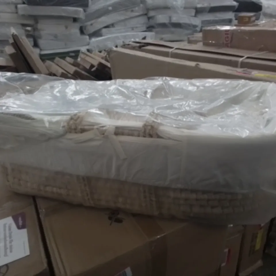 BURROUGHS MOSES BASKET WITH BEDDING IN CREAM