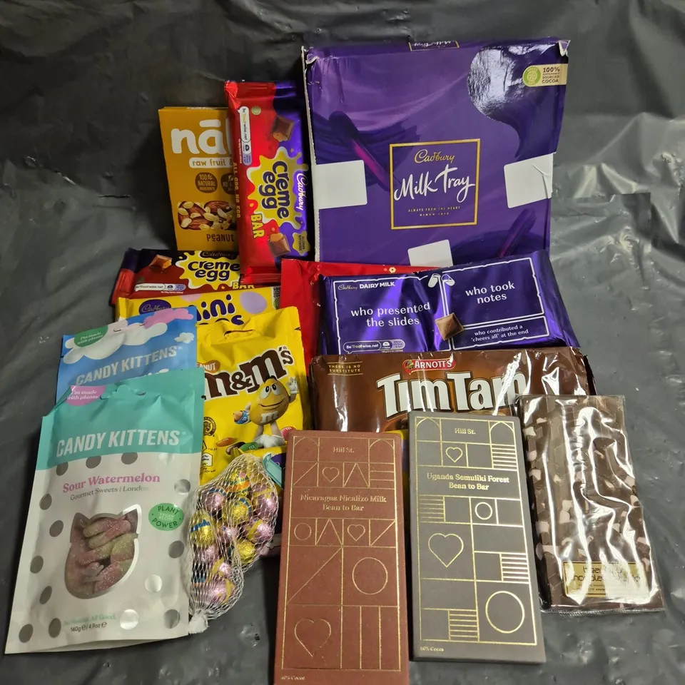 APPROXIMATELY 15 ASSORTED FOOD AND DRINK PRODUCTS TO INCLUDE - CANDY KITTENS - CADBURY MILK TRAY - MALTEASERS BUNNIES - ETC