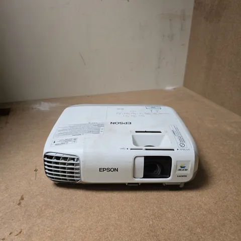 EPSON LCD PROJECTOR H570B – 3LCD, HDMI