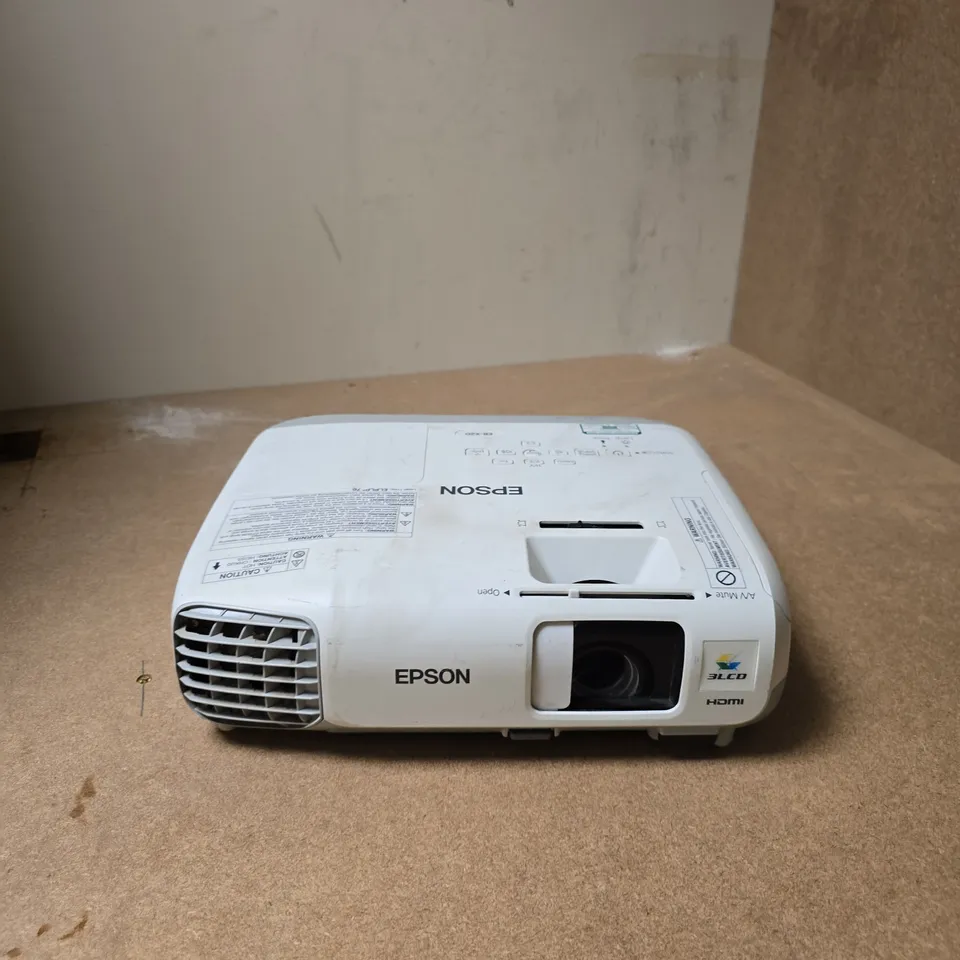 EPSON LCD PROJECTOR H570B – 3LCD, HDMI