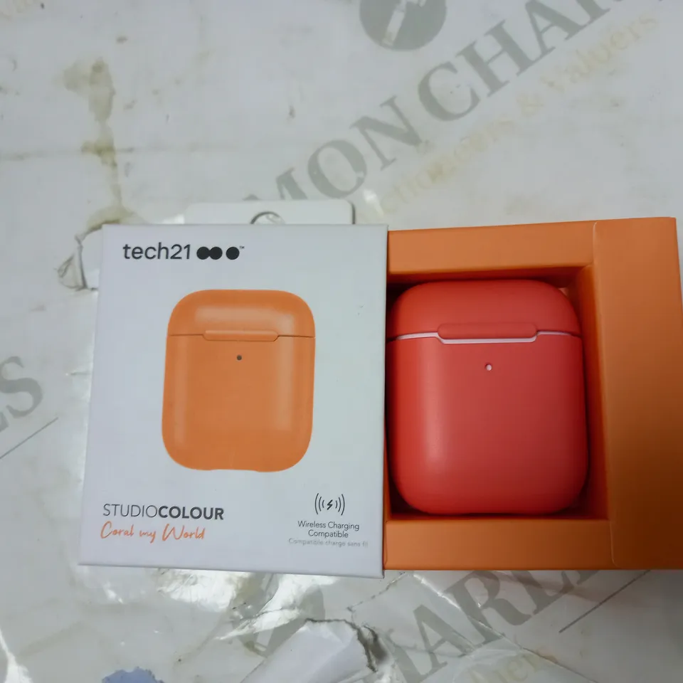 LOT OF APPROX 126 TO INCLUDE TECH21 STUDIO COLOUR AIRPOD CASES