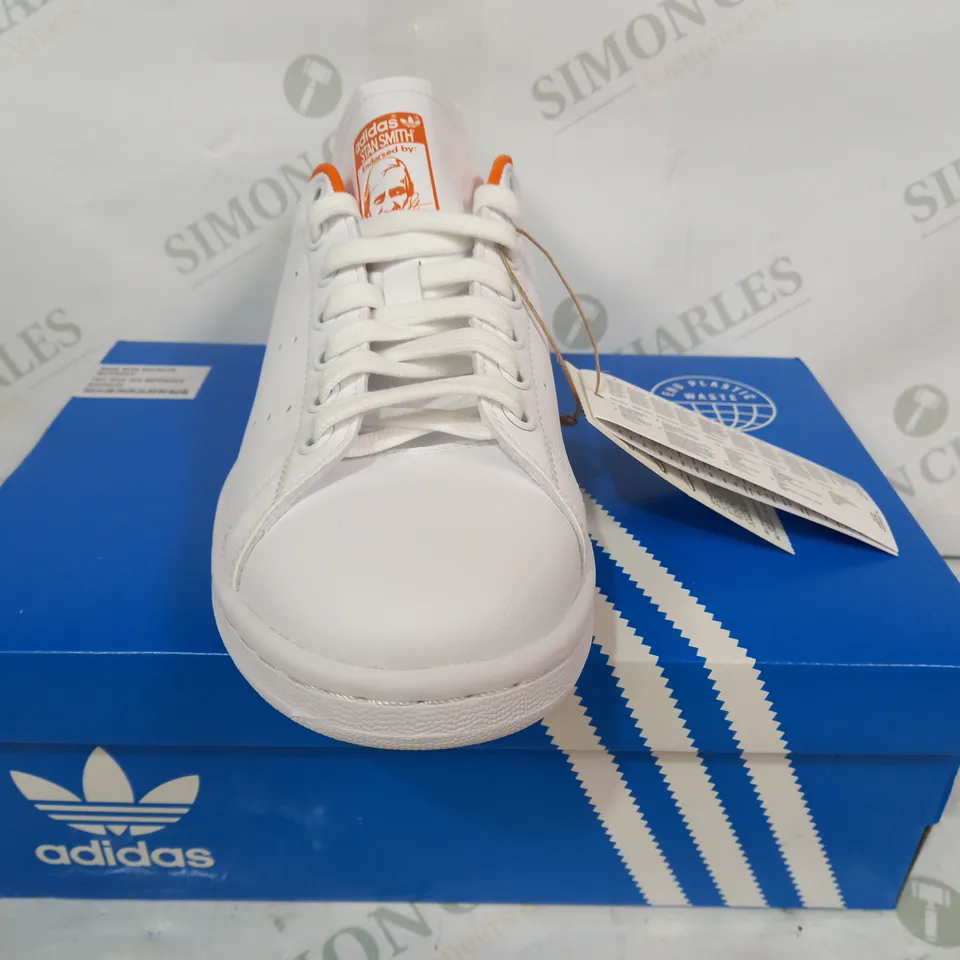 BOXED PAIR OF ADIDAS STAN SMITH OG SHOES IN WHITE/ORANGE/GREEN UK SIZE 6