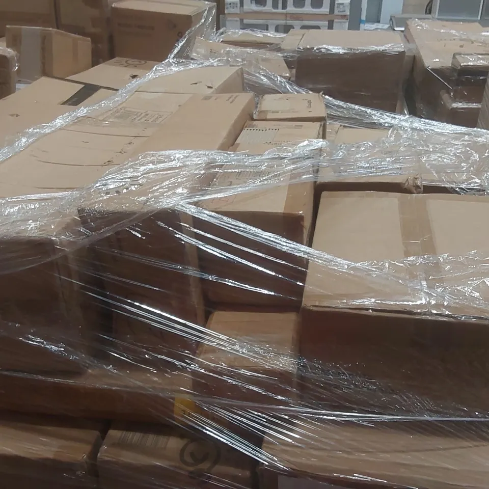 PALLET CONTAINING A VERY LARGE QUANTITY OF ASSORTED DESIGNER LIGHTING PRODUCTS