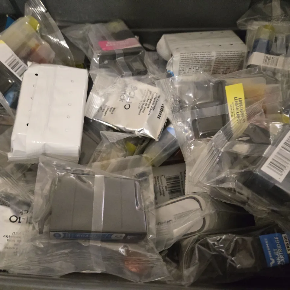 TOTE OF APPROXIMATELY 15 ASSORTED ITEMS TO INCLUDE - HP 305 , BRITA P 1000 FILTER CARTRIDGE , HP 62 2 PACK ETC