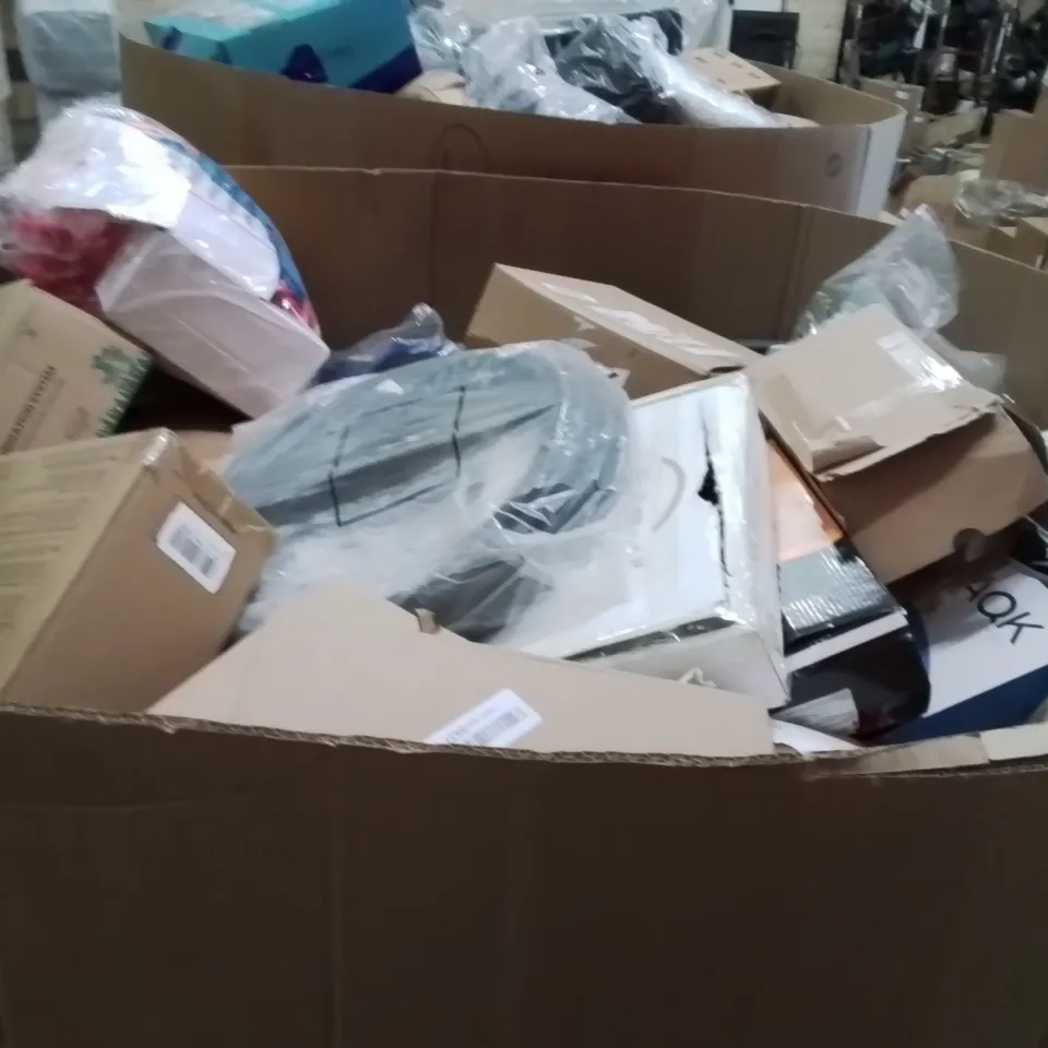 PALLET CONTAINING A LARGE QUANTITY OF HOSES 