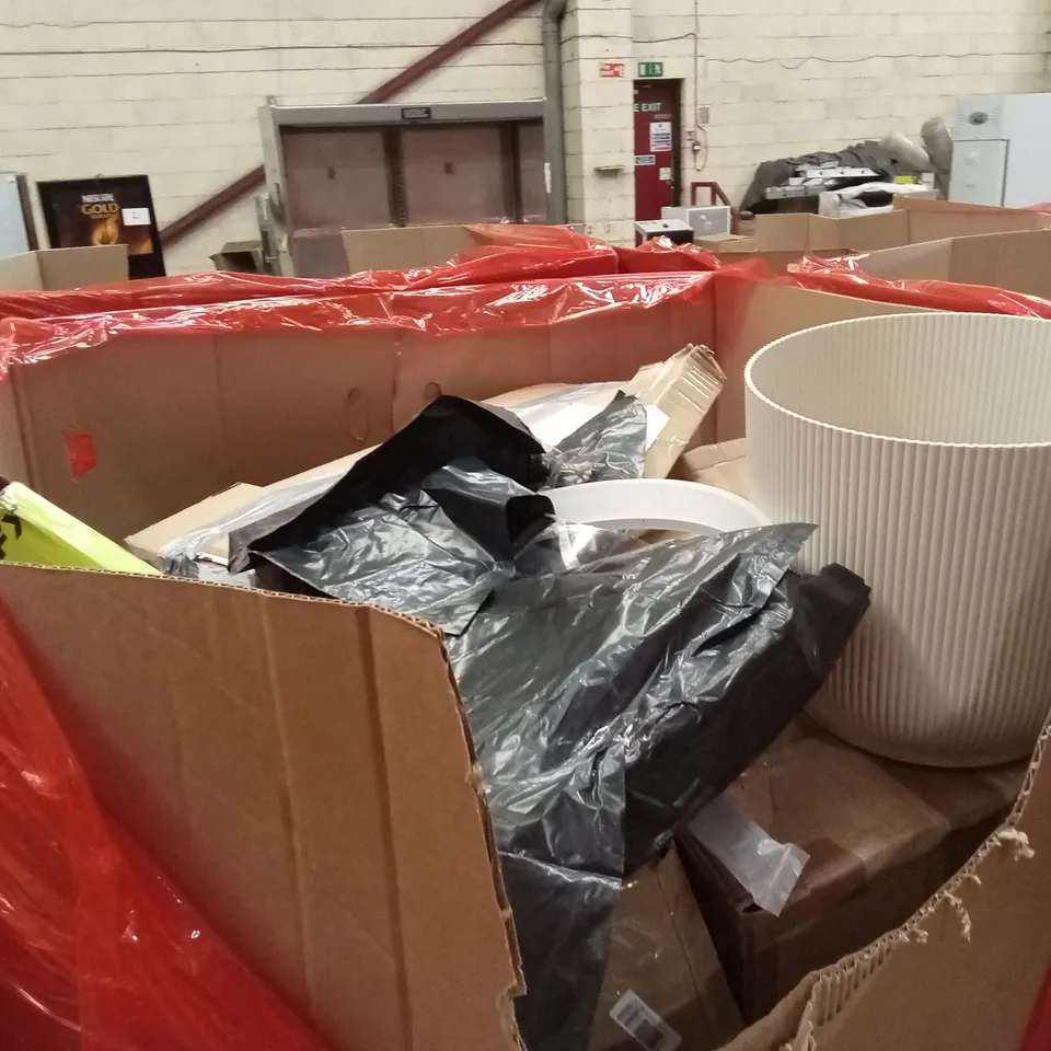 PALLET OF ASSORTED HOUSEHOLD GOODS AND PRODUCTS TO INCLUDE;PLANTPOT, RETRACTABLE SAFETY GATE, SCOOTER