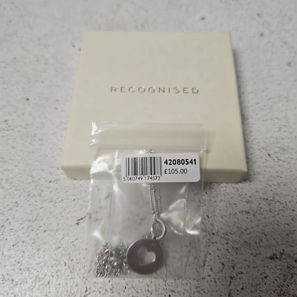 RECOGNISED NECKLACE WITH HEART PENDANT – SILVER TONE