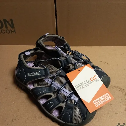 PAIR OF REGATTA KIDS WESTSHORE WALKING SANDALS - CHILDRENS 13