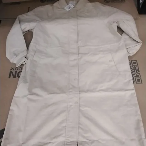 PALLET TO CONTAIN APPROXIMATELY BRAND NEW DESIGNER CLOTHING ITEMS TO INCLUDE; VARIOUS STYLES OF JACKETS ETC