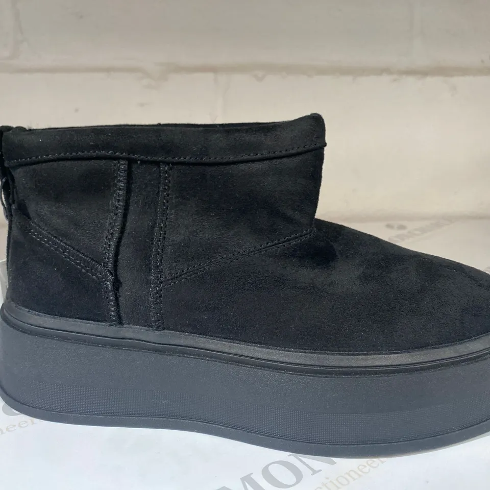 PAIR OF ZARA BLACK SHOES SIZE 38