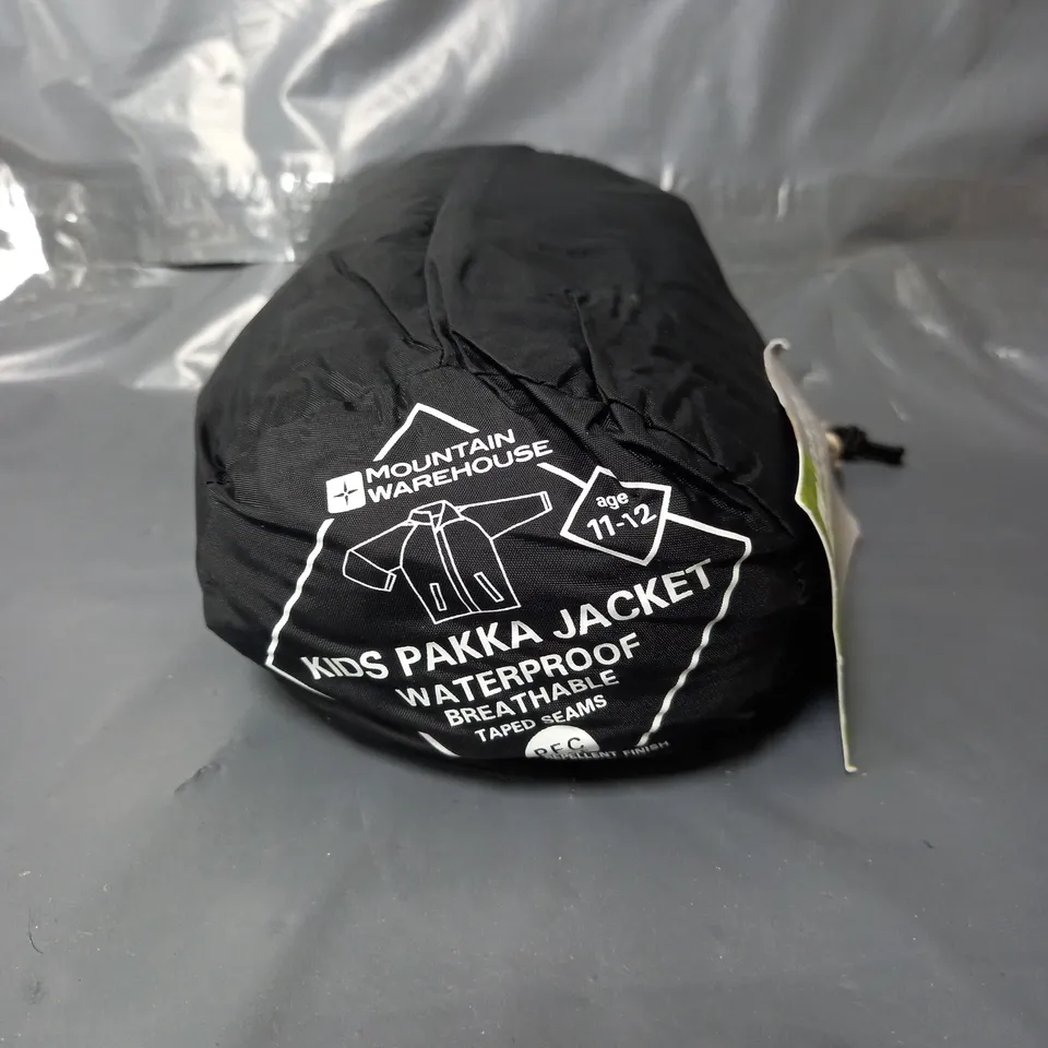 MOUNTAIN WAREHOUSE KIDS PAKKA WATERPROOF JACKET IN BLACK (11-12Y)