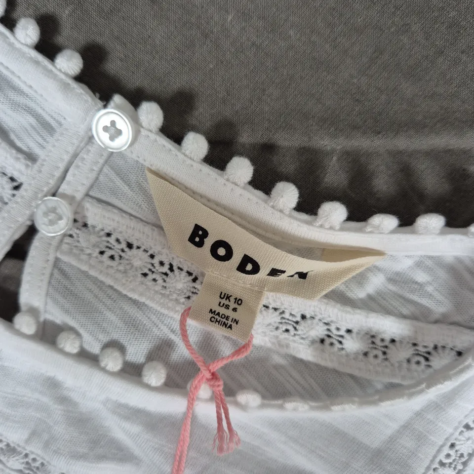 BODEN WHITE LACE TOP WITH POM-POM TRIM, UK 10 (US 6) – TAG ATTACHED