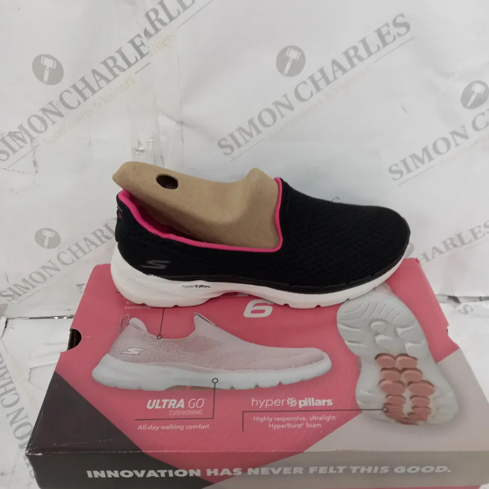 PAIR OF BOXED SKECHERS GO WALK 6 SHOES IN BLACK & PINK, UK SIZE 5