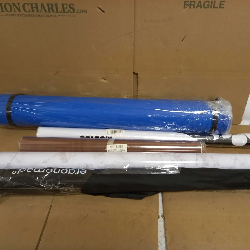LOT OF APPROX 5 ITEMS TO INCLUDE WOOD EFFECT VINYL WRAP, MARBLE EFFECT VINYL WRAP, BLACK ERGONOMAD UMBRELLA