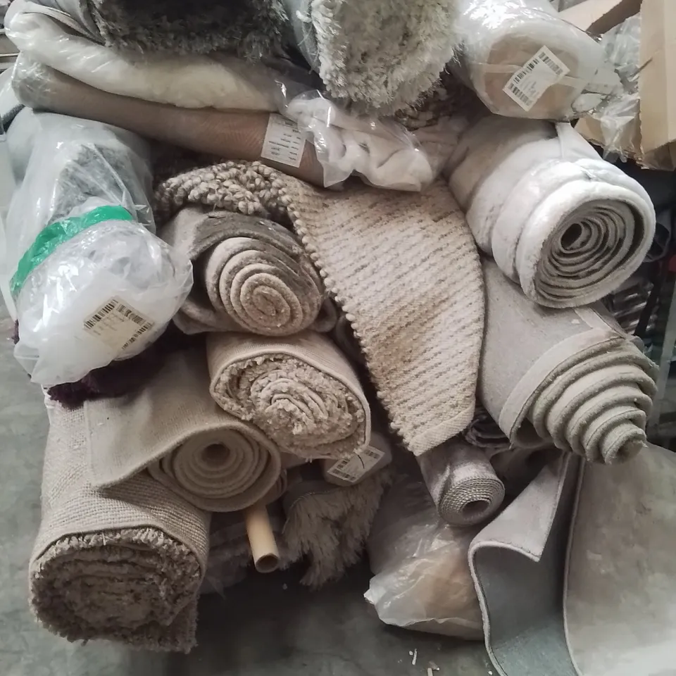STILLAGE OF APPROXIMATELY 20 QUALITY DESIGNER RUGS