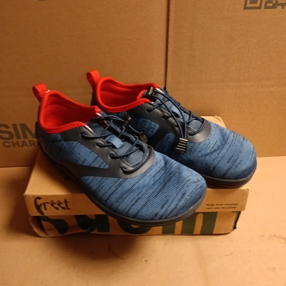 BOXED PAIR OF FREET HOPPEE BAREFOOT TRAINERS FOR JUNIORS - 2