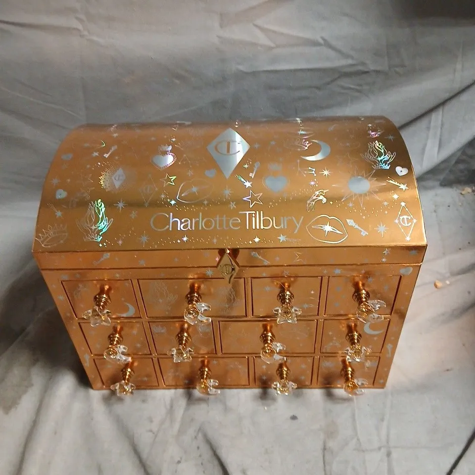CHARLOTTE TILBURY ADVENT CALENDAR MAKE-UP SET – COPPER-GOLD BOX WITH 12 DRAWERS