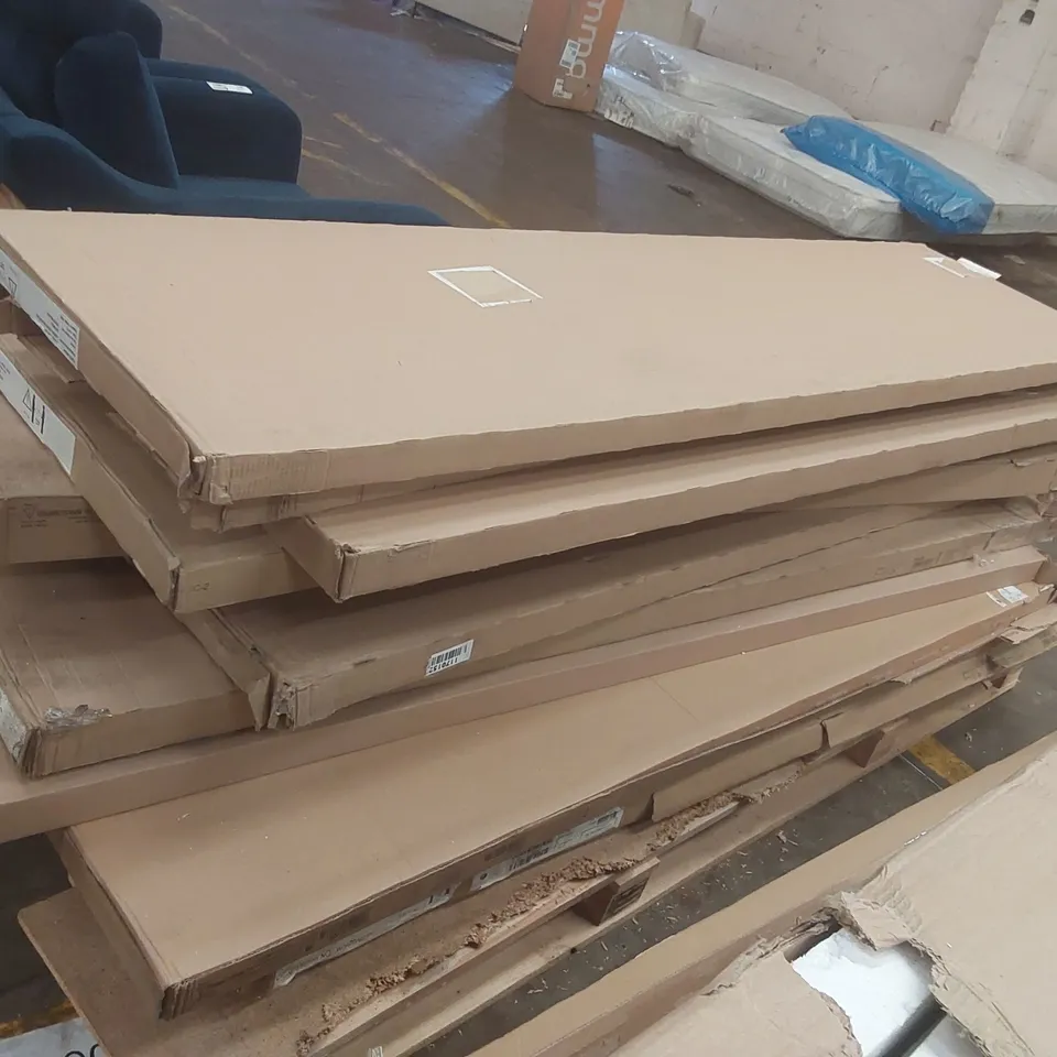 PALLET CONTAINING A LARGE QUANTITY OF ASSORTED FURNITURE PARTS 