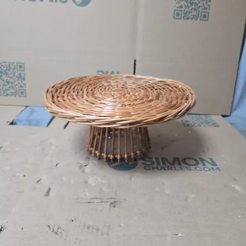 5X RATTAN STYLE PLATTER / CAKE STANDS 