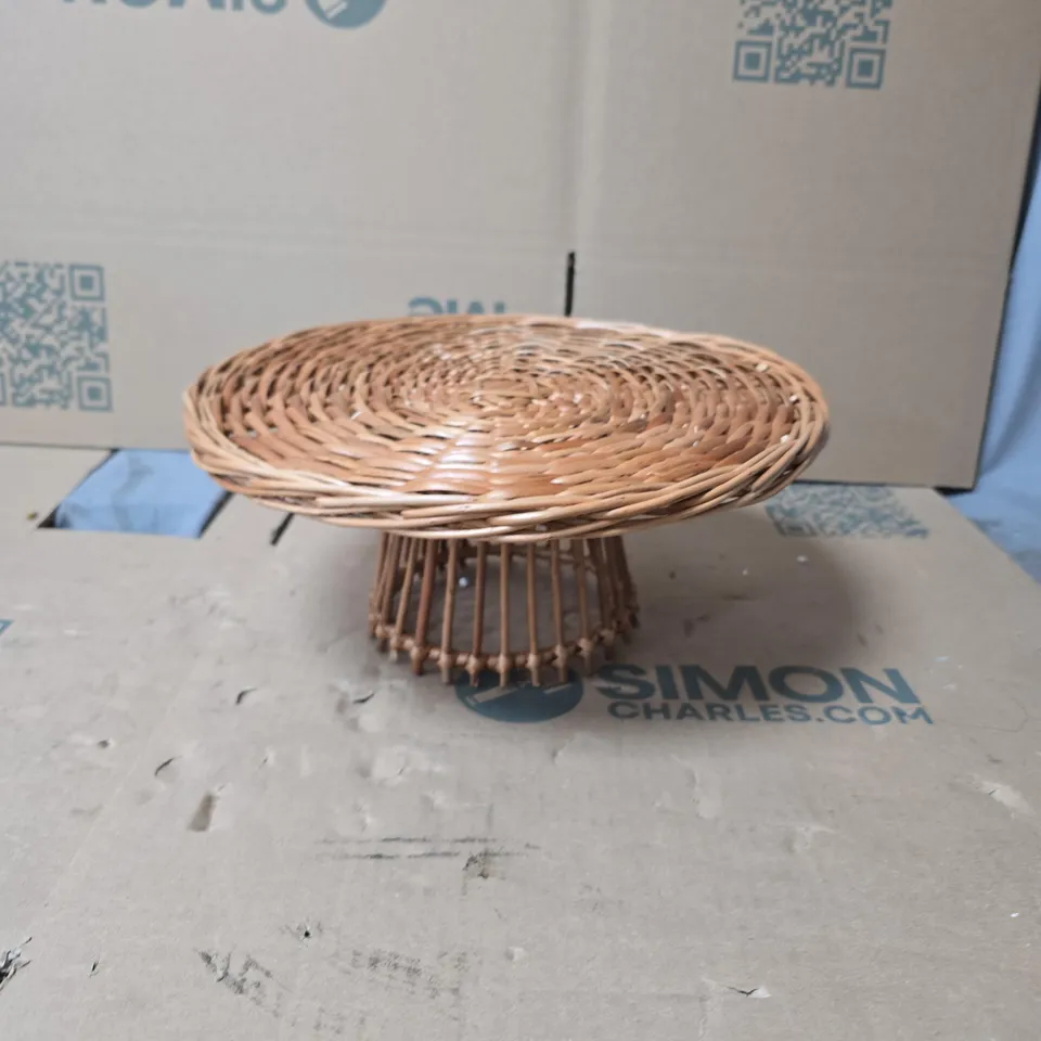 5X RATTAN STYLE PLATTER / CAKE STANDS 