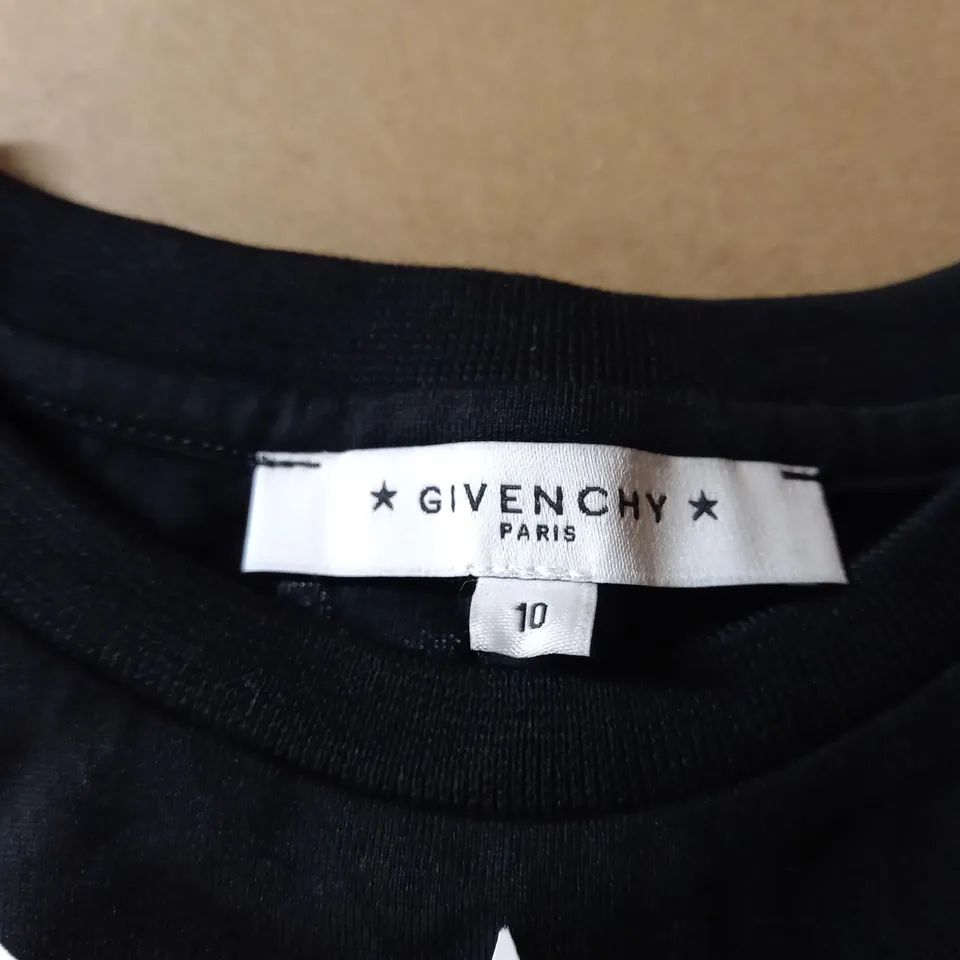 GIVENCHY PARIS BLACK TSHIRT WITH STAR DETAIL - SIZE 10 YEARS