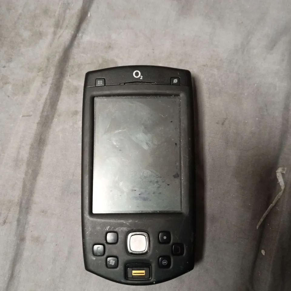 O2 MOBILE PHONE – BLACK, 3.0 MP CAMERA 