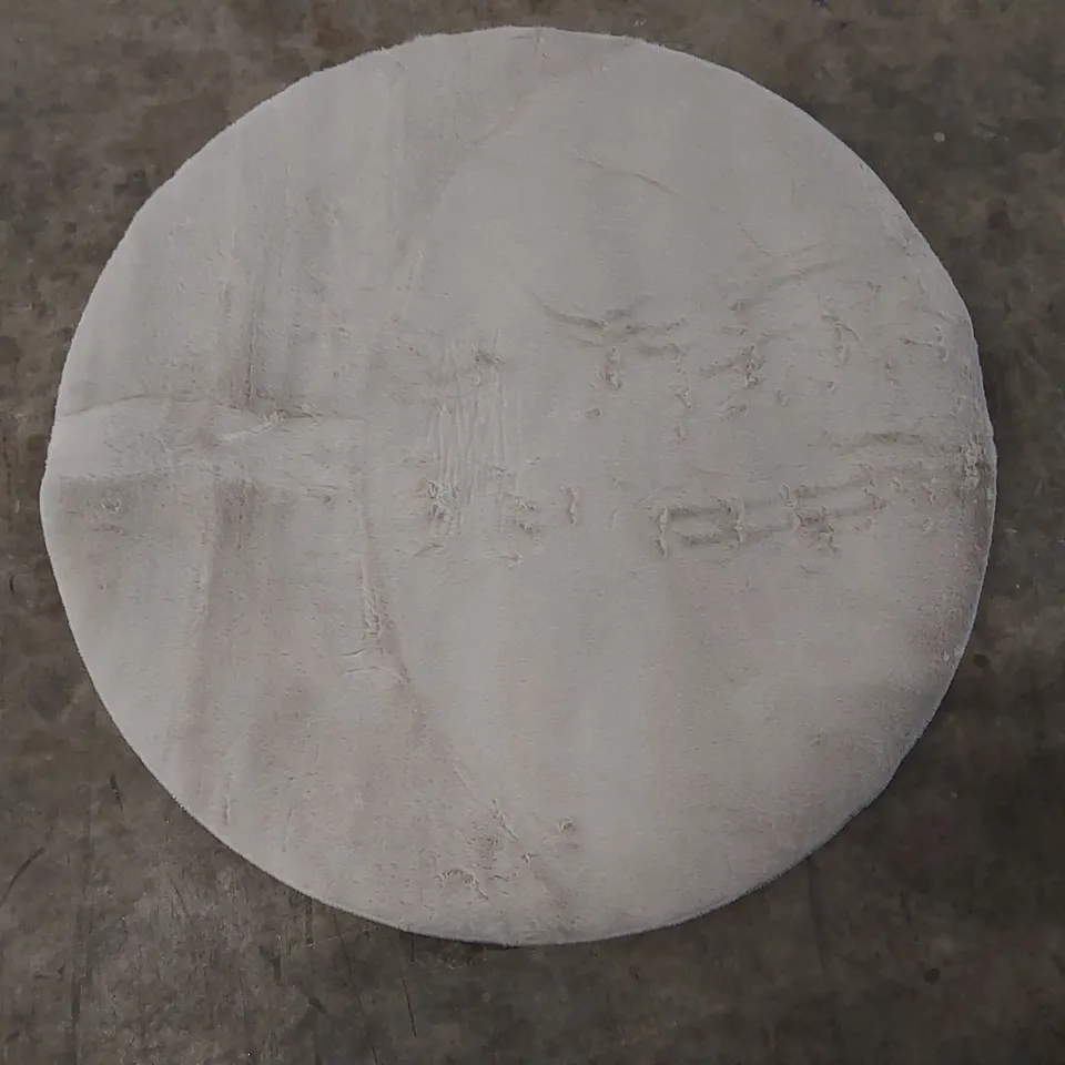 BRAND NEW BAGGED PACO HOME SOFT RUG - 80cm D